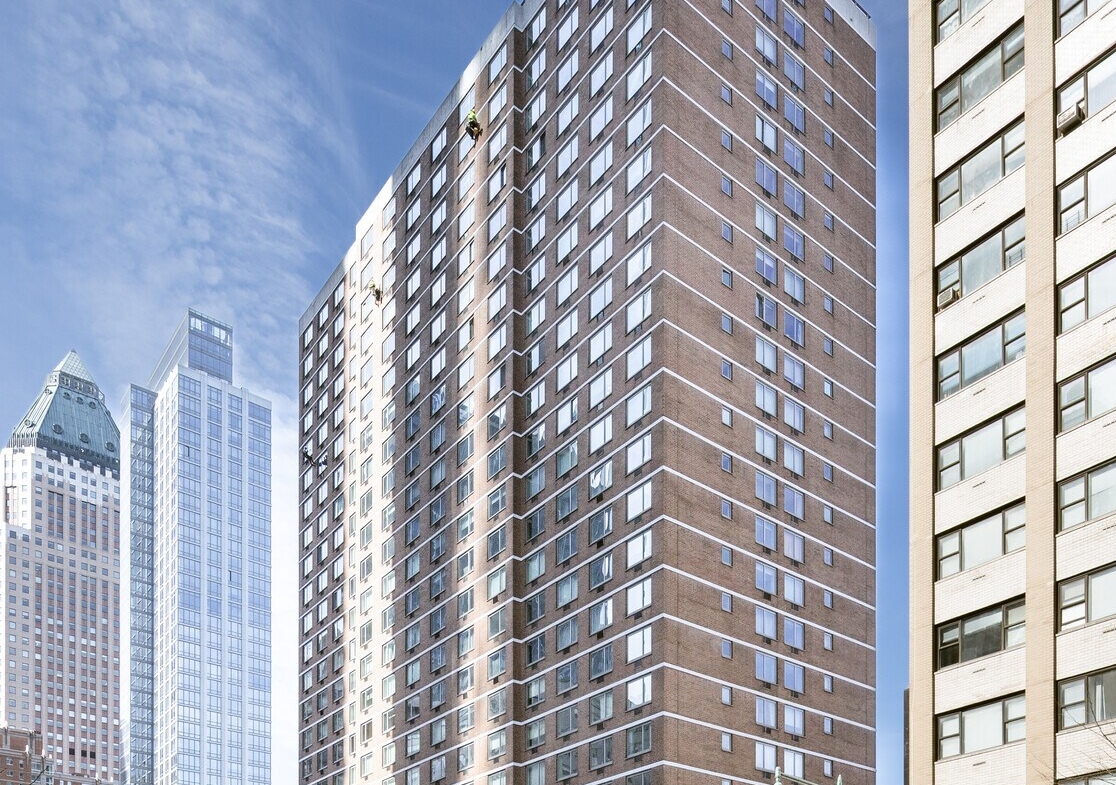 8th Ave, Columbus Circle, Fully Built-Out Retail Space For Lease 700 SF