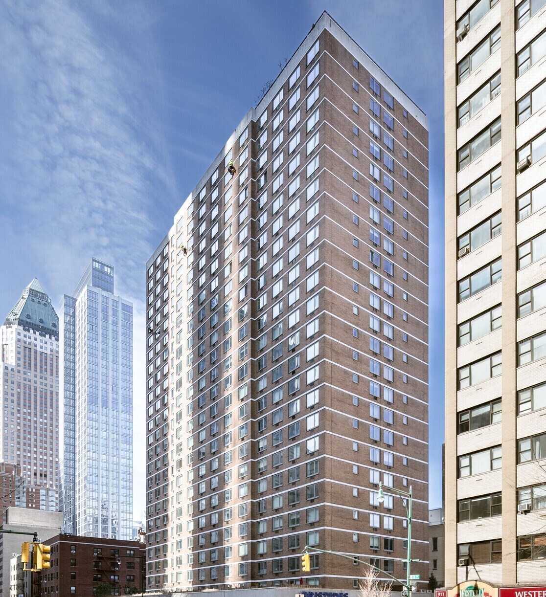 8th Ave, Columbus Circle, Fully Built-Out Retail Space For Lease 700 SF