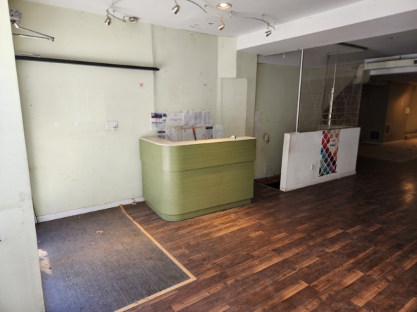 Eighth Ave, Chelsea, Partial Built-Out Retail/Restaurant Space For Lease 900 SF