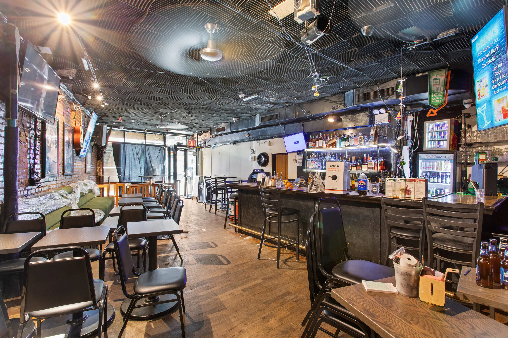 9th Ave, Columbus Circle, Fully Built-Out Retail Space For Lease 2,100 SF