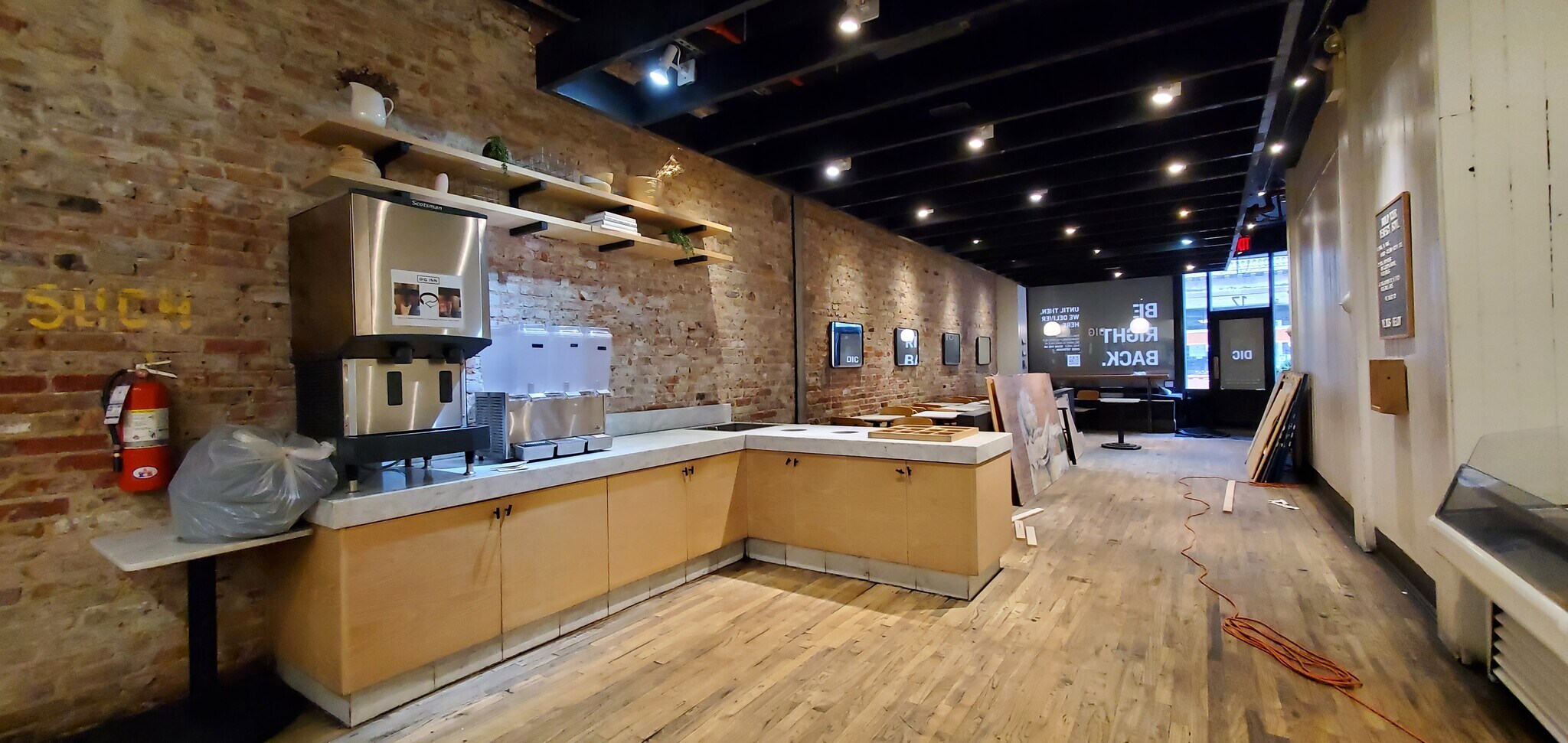 E 17th St, Flatiron District, Partial Built-Out Retail/Restaurant Space For Rent 750 - 1,750 SF