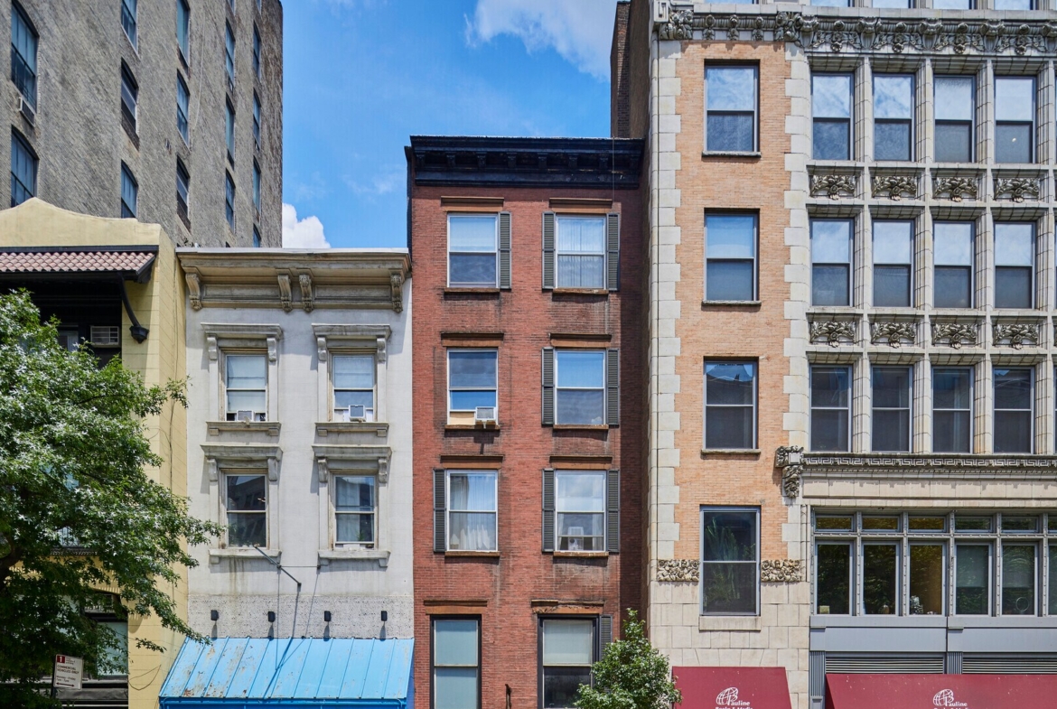 E 29th St, Murray Hill, Fully Built-Out Retail/Restaurant Space For Lease 1,100 - 1,800 SF