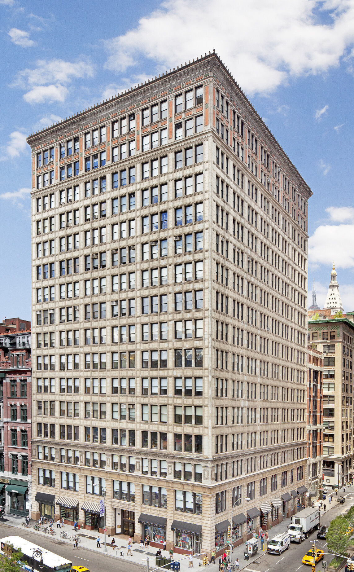 Park Ave S, Union Square, Retail Space For Rent 2,400 - 8,050 SF