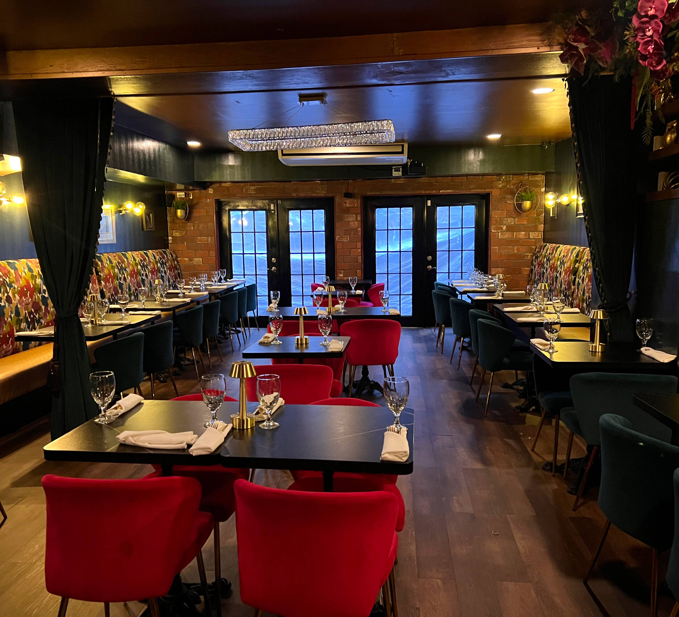 W 46th St, Midtown West Manhattan, Fully Built-Out Retail/Restaurant Space For Lease 1,250 SF