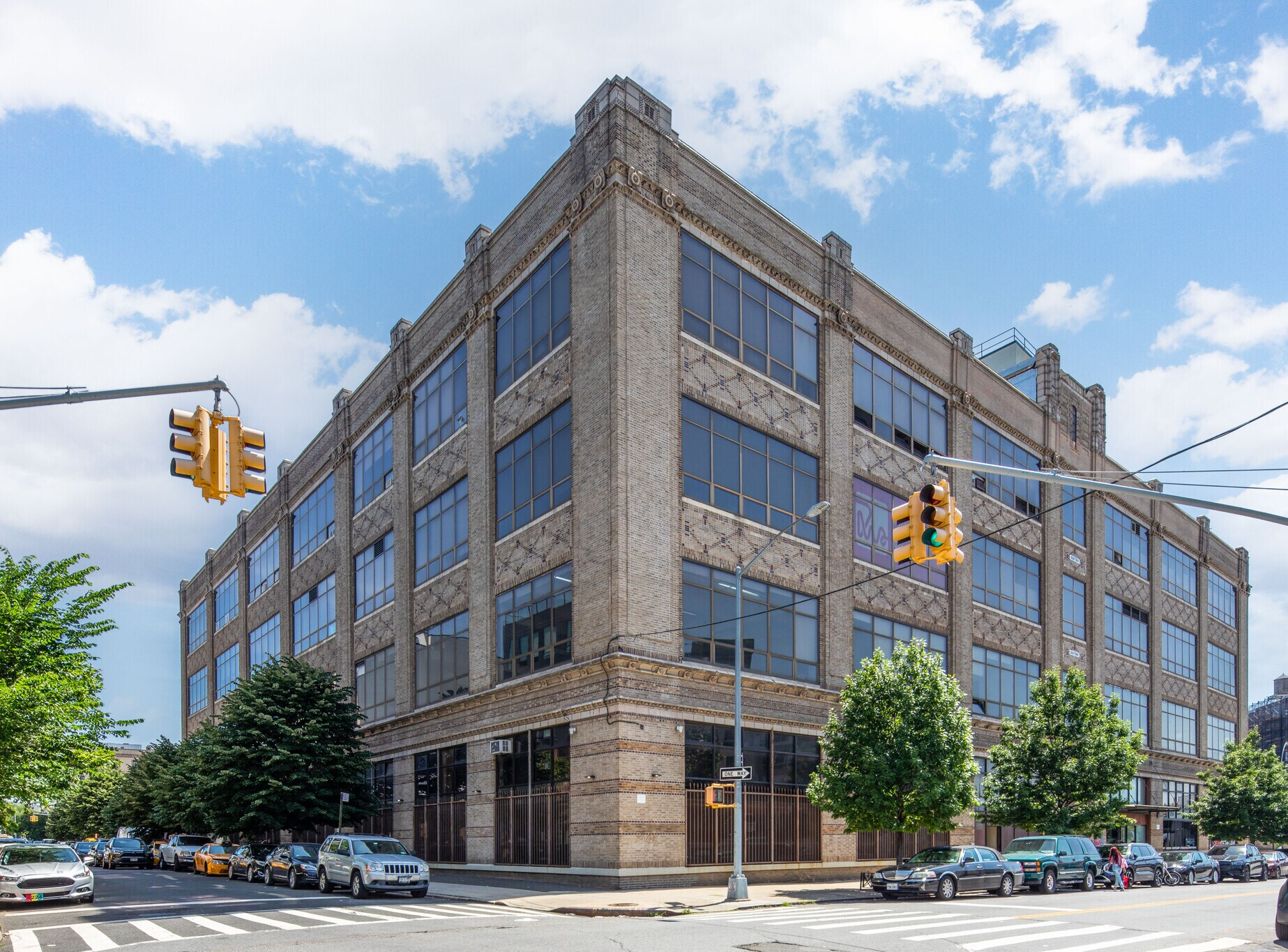 48th Ave, Long Island City, Medical Office Space For Rent 2,750 – 39,700 SF