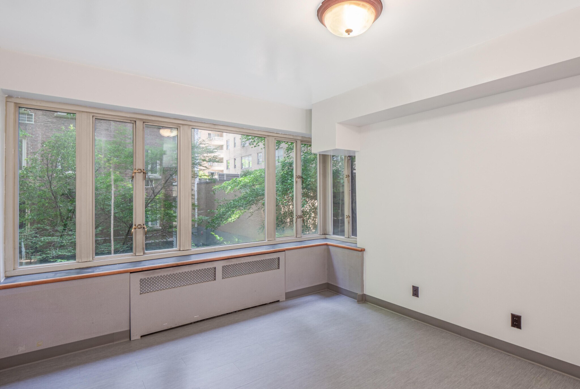 E 35th St, Murray Hill, Medical Office Space For Lease 2,300 SF