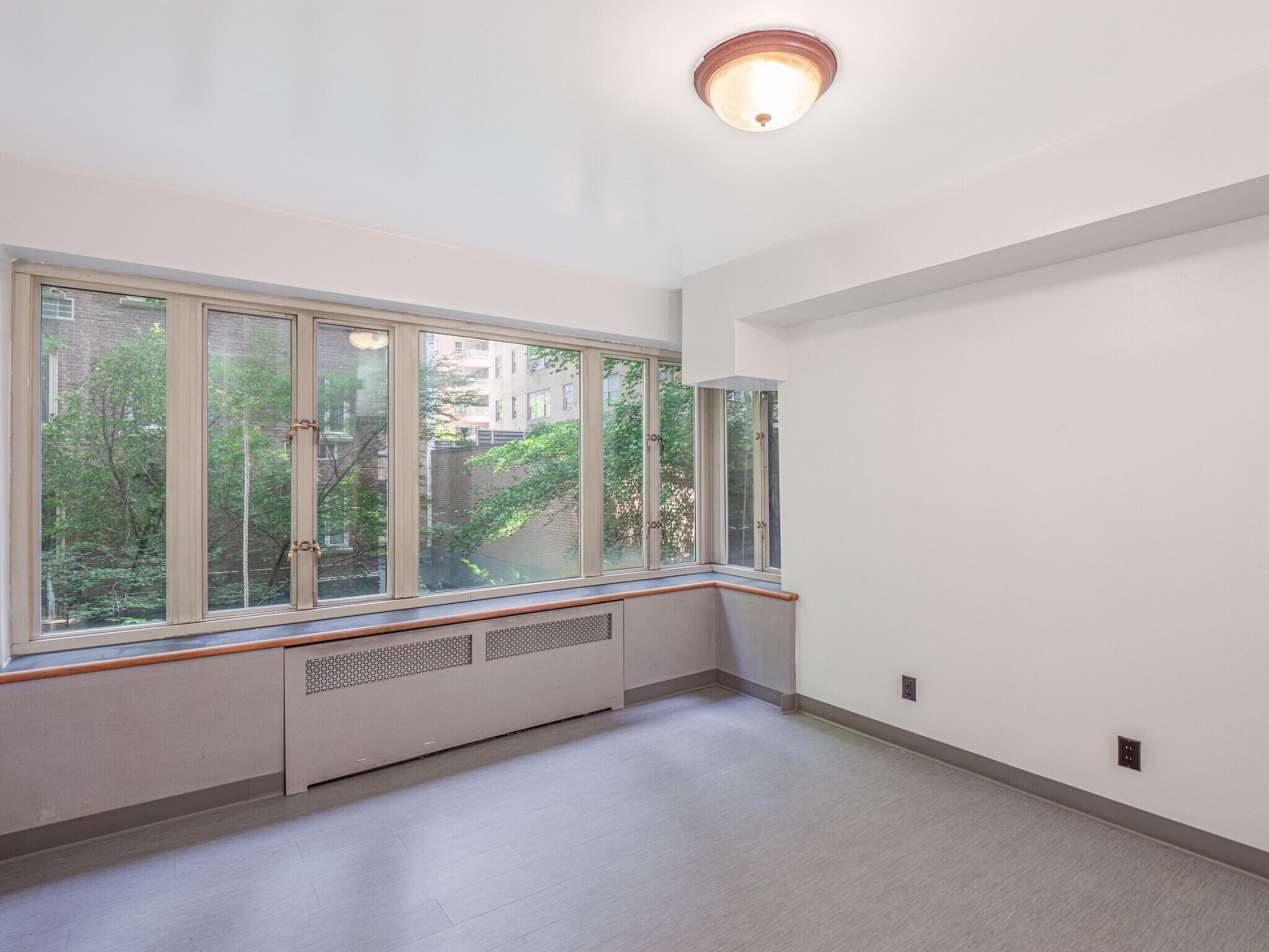 E 35th St, Murray Hill, Medical Office Space For Lease 2,300 SF