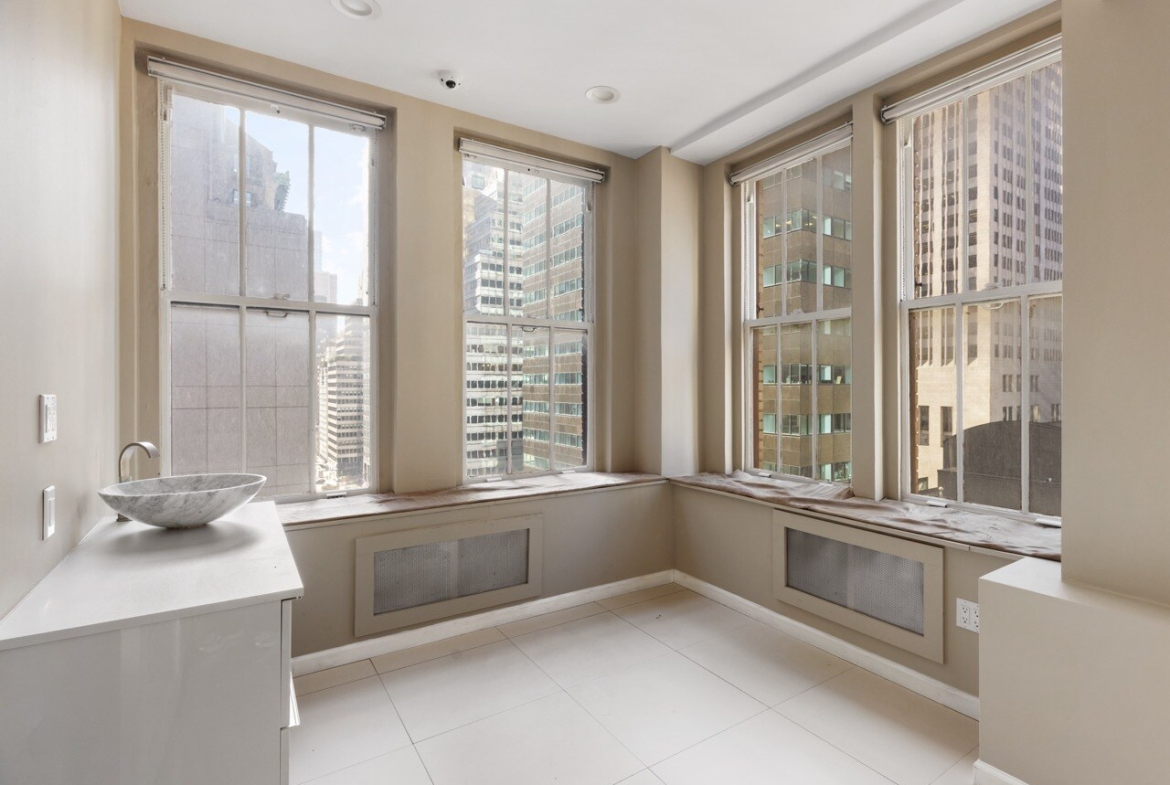 Plaza District, E 57th St, Fully Built-Out Medical Office Space For Rent 2,750 SF