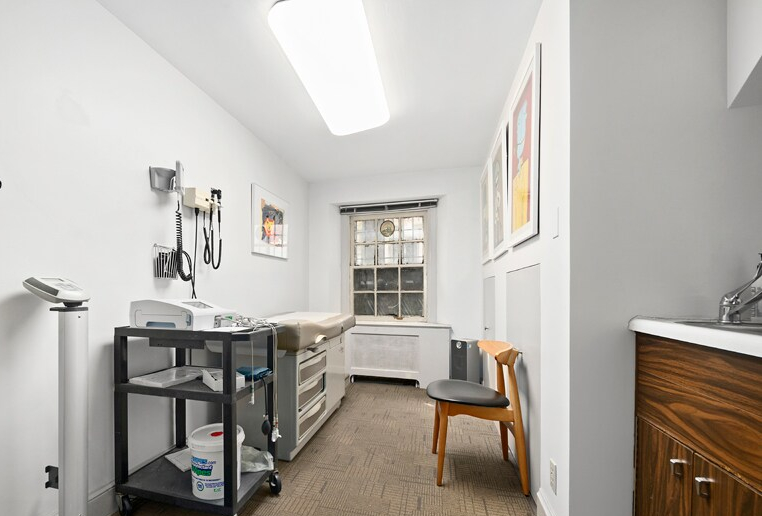 Upper East Side, E 65th St, Medical Office Space For Lease 1,150 SF