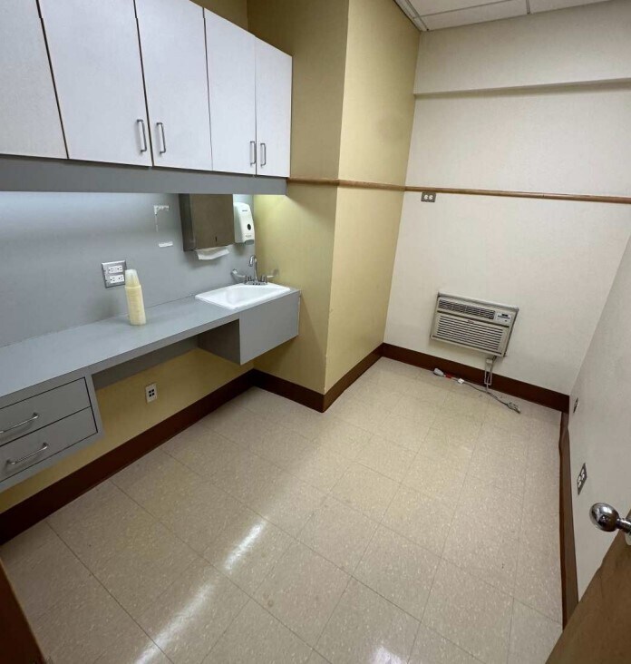 E 35th St, Murray Hill, Medical Office Space For Rent 1,050 - 4,250 SF