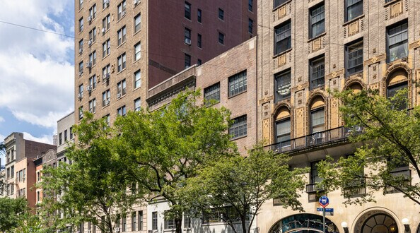 W 72nd St, Upper West Side, Medical/Retail Space For Rent 1,350 - 4,030 SF