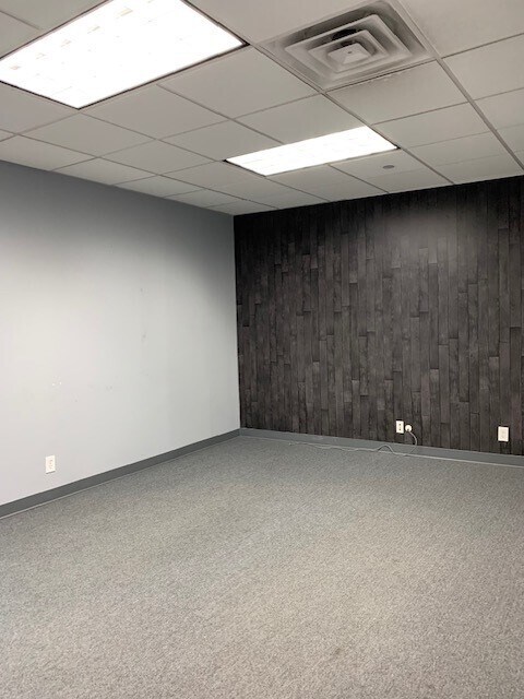 Broad St, Financial District, Fully Built Out Medical Space For Lease/Sublease 2,700 - 5,500 SF