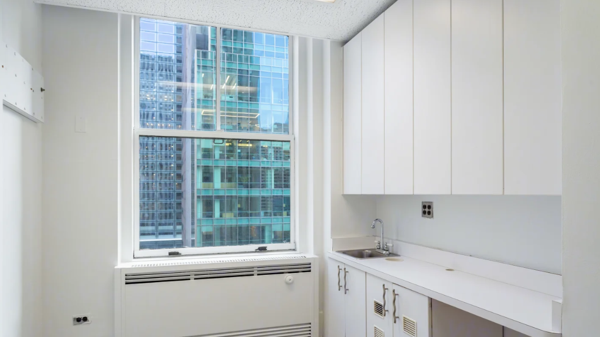Rockefeller Plz, Plaza District, Fully Built Out Medical Space For Rent 1,700 SF