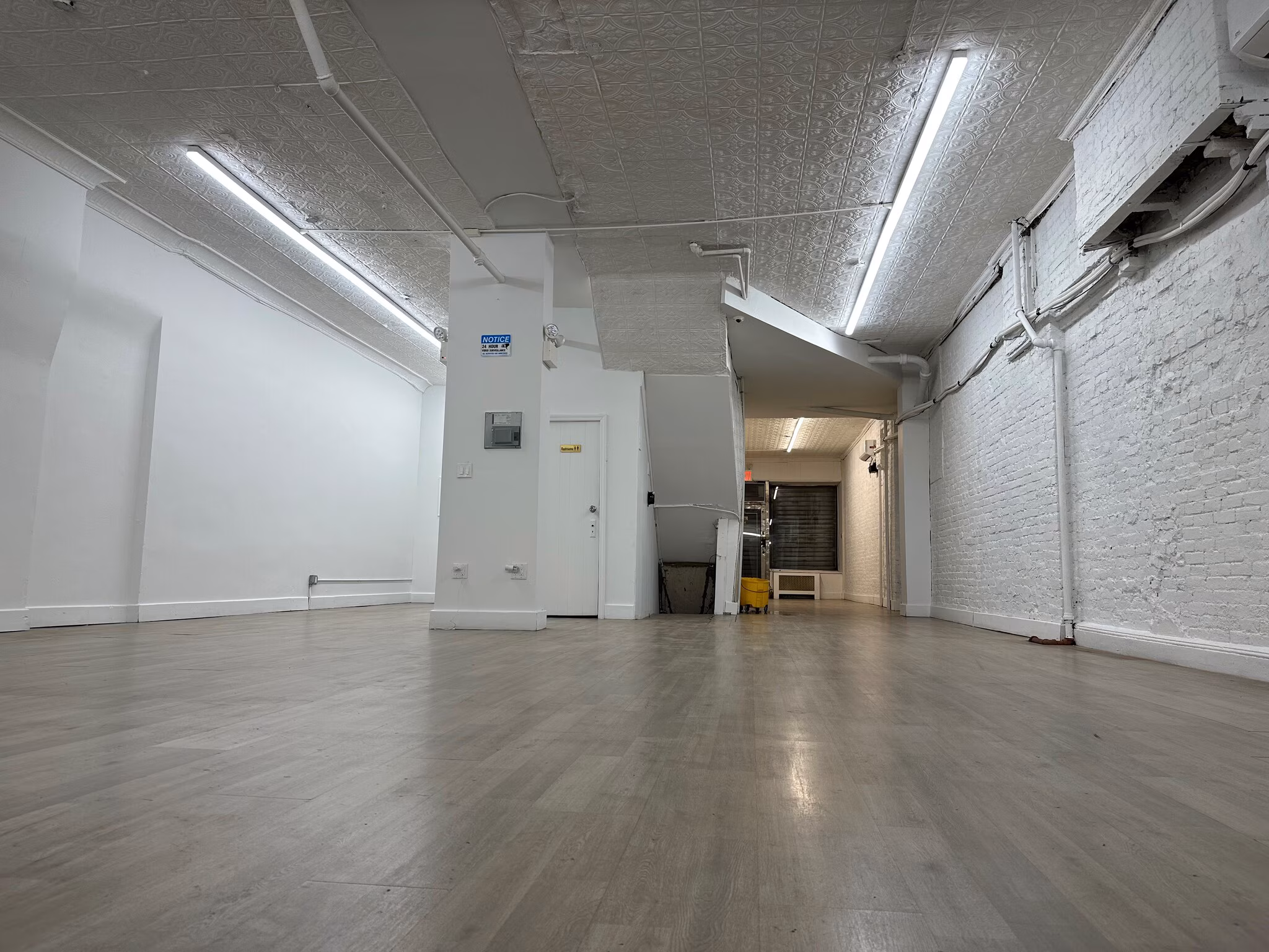 Allen St, Downtown Manhattan, Fully Built-Out Gallery Space For Lease 1,850 SF