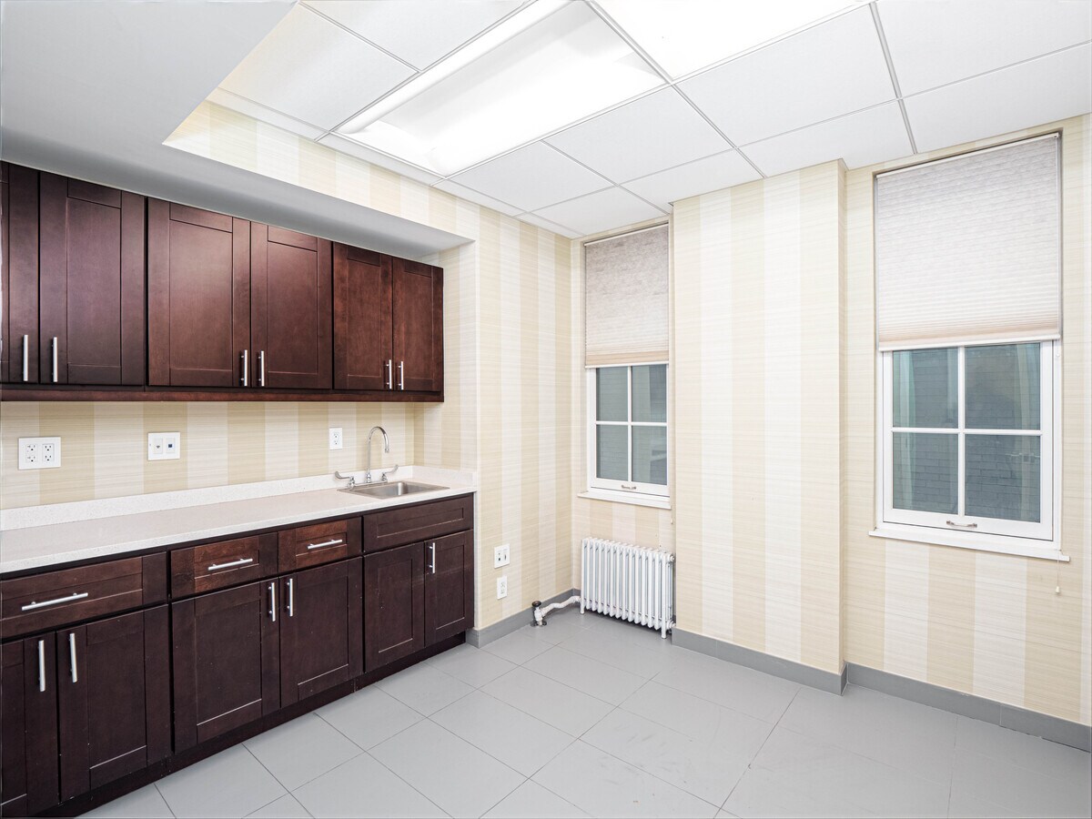 Lexington Ave, Lenox Hill, Fully Built-Out Medical Office Space For Rent 1,700 SF