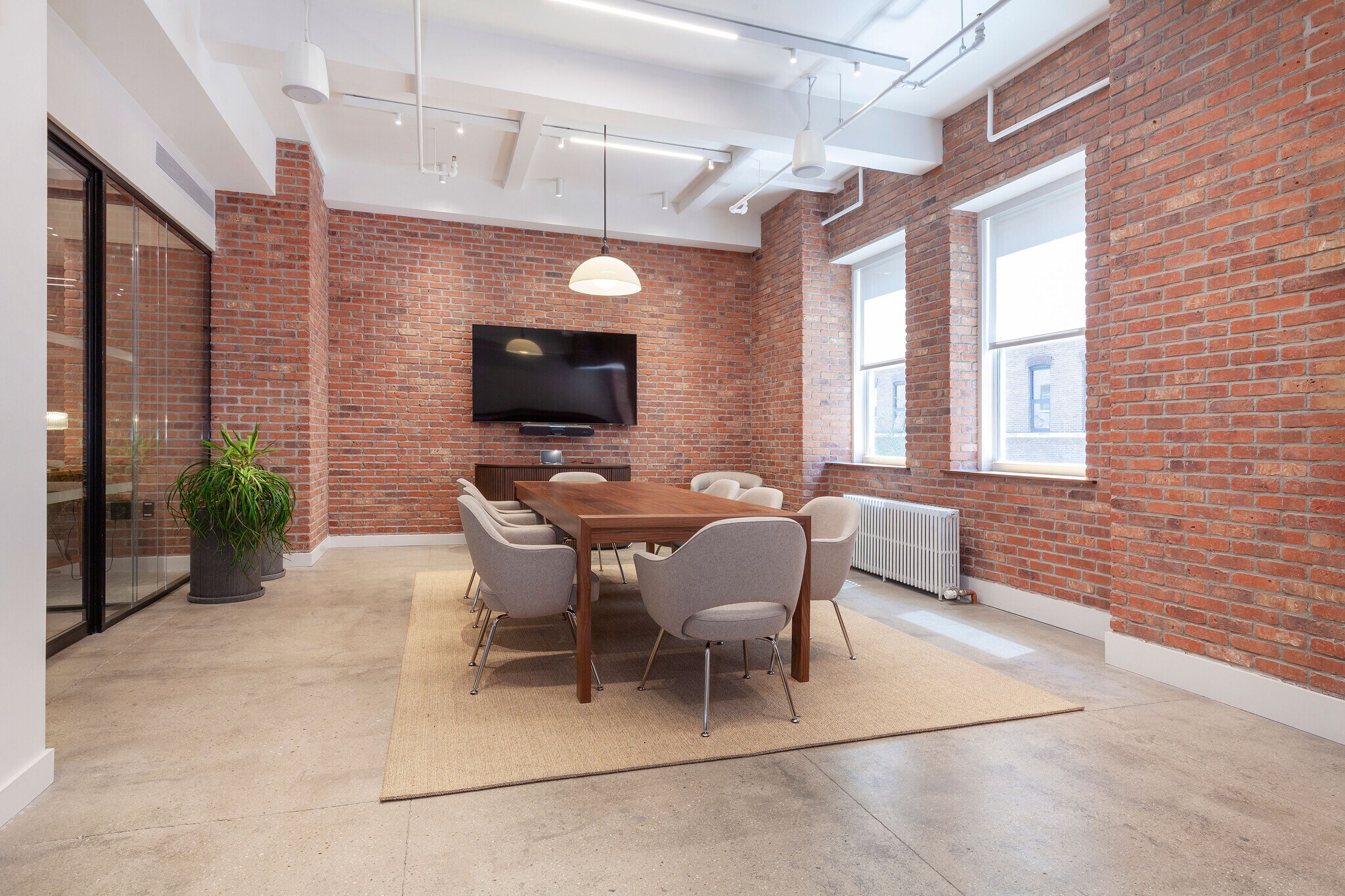 W 20th St, Chelsea, Fully Built-Out Retail/Office Space For Lease 1,600 - 4,400 SF