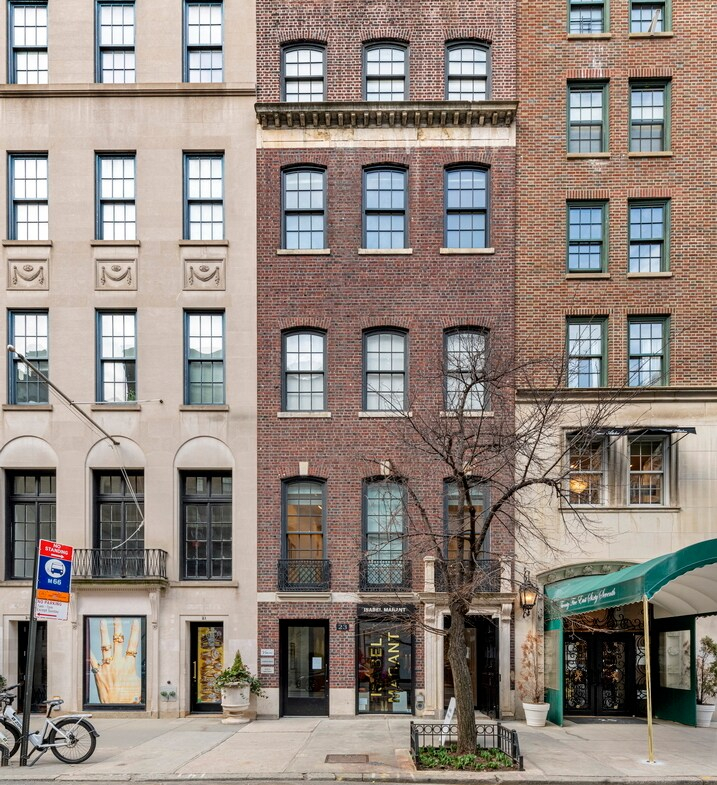 E 67th St, Upper East Side, Retail Space For Lease 1,700 SF