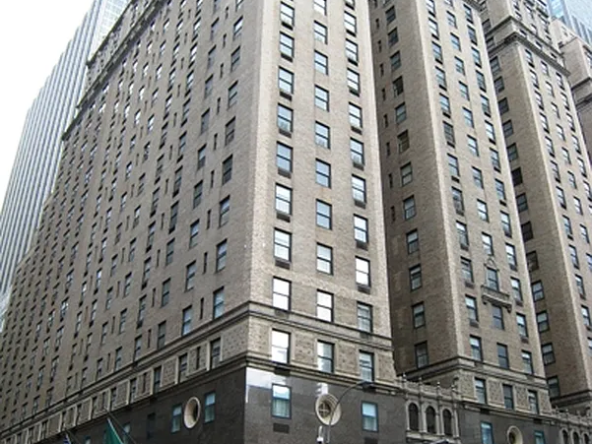 W 51st St, Times Square, Retail Space For Lease 10,050 SF