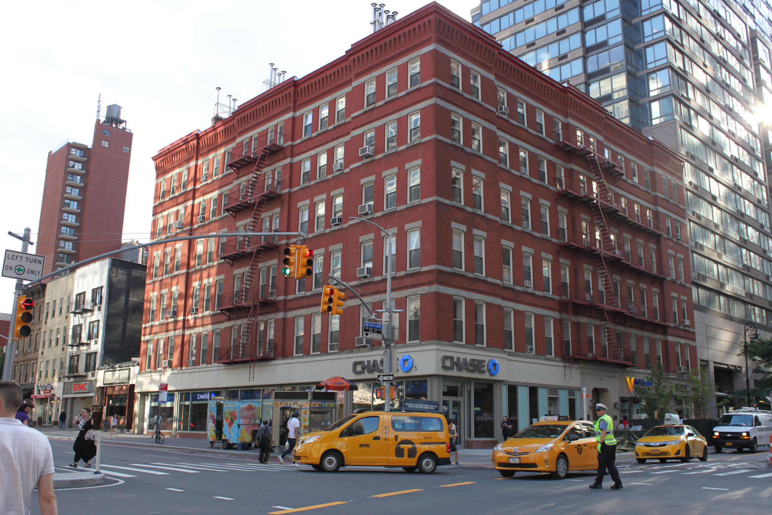 E 86th St, Upper East Side, Retail Space For Lease 1,150 - 3,550 SF