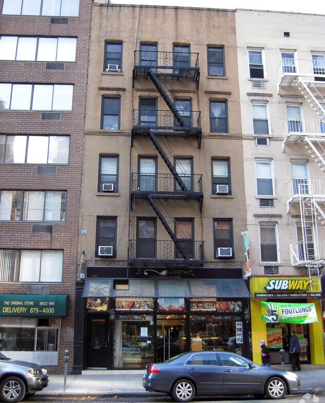 First Ave, Lenox Hill, Retail Space For Lease 1,810 SF