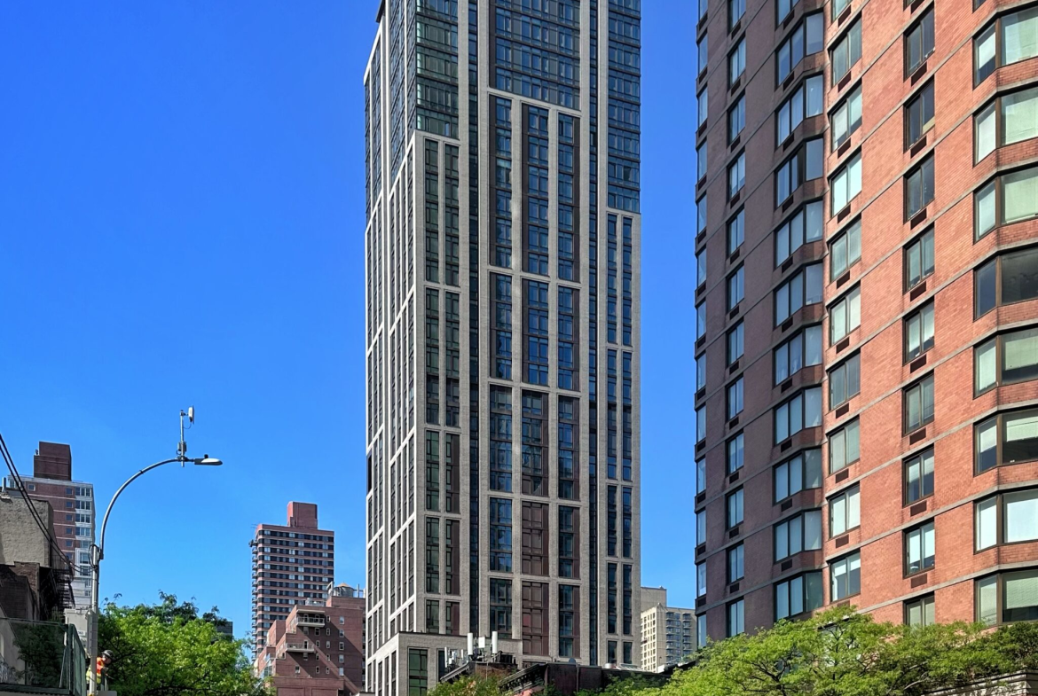 First Ave, Lenox Hill, Retail Space For Lease 1,100 - 2,600 SF