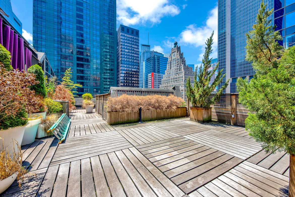 W 45th St 8