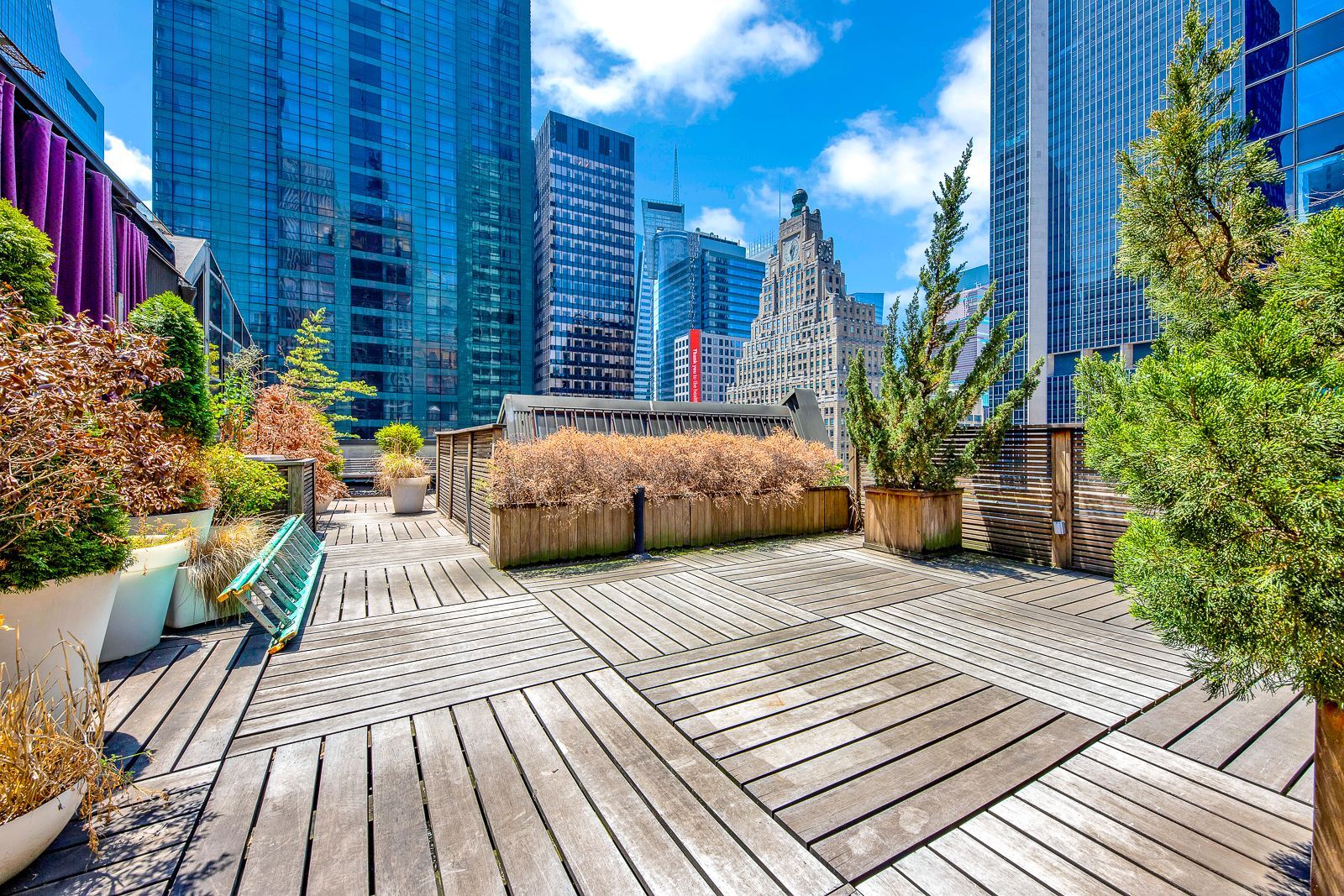 W 45th St 8