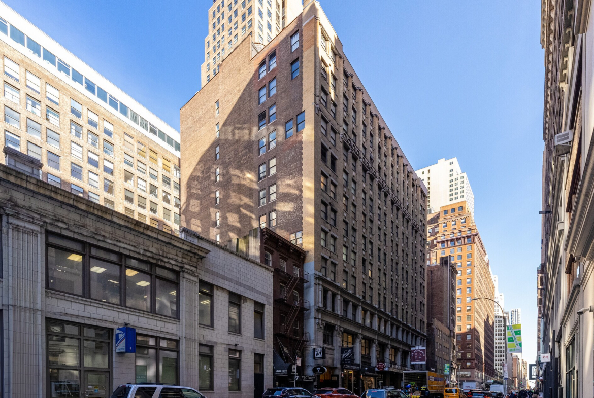 W 38th St, Times Square, Office/Showroom Space For Rent 1,600 SF