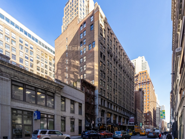 W 38th St, Times Square, Office/Showroom Space For Rent 1,600 SF