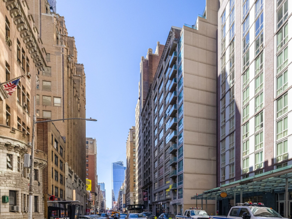 W 30th St, Penn Station, Fully Built-Out & Furnished Office Space For Lease 8,250 - 8,370 SF