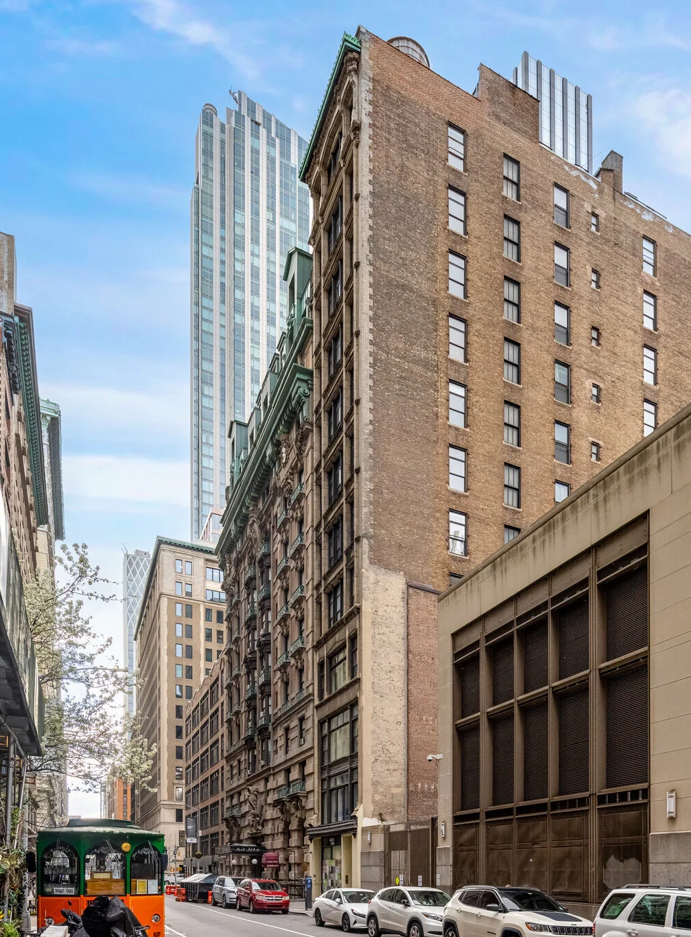 W 31st St, Garment District, Fully Furnished Prebuilt Office Space For Lease 3,250 SF
