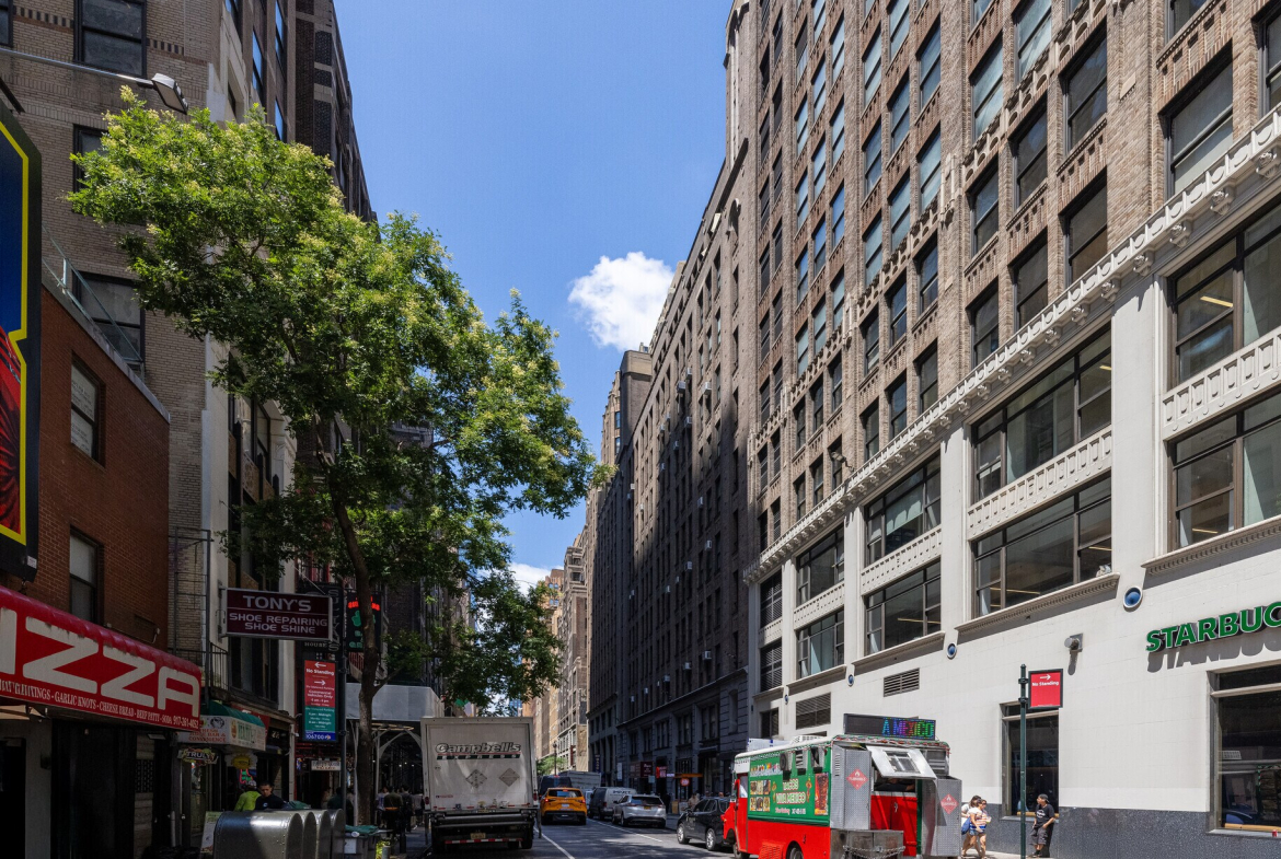 Penn Station, W 35th St, Office Space For Lease 1,100 - 1,850 SF