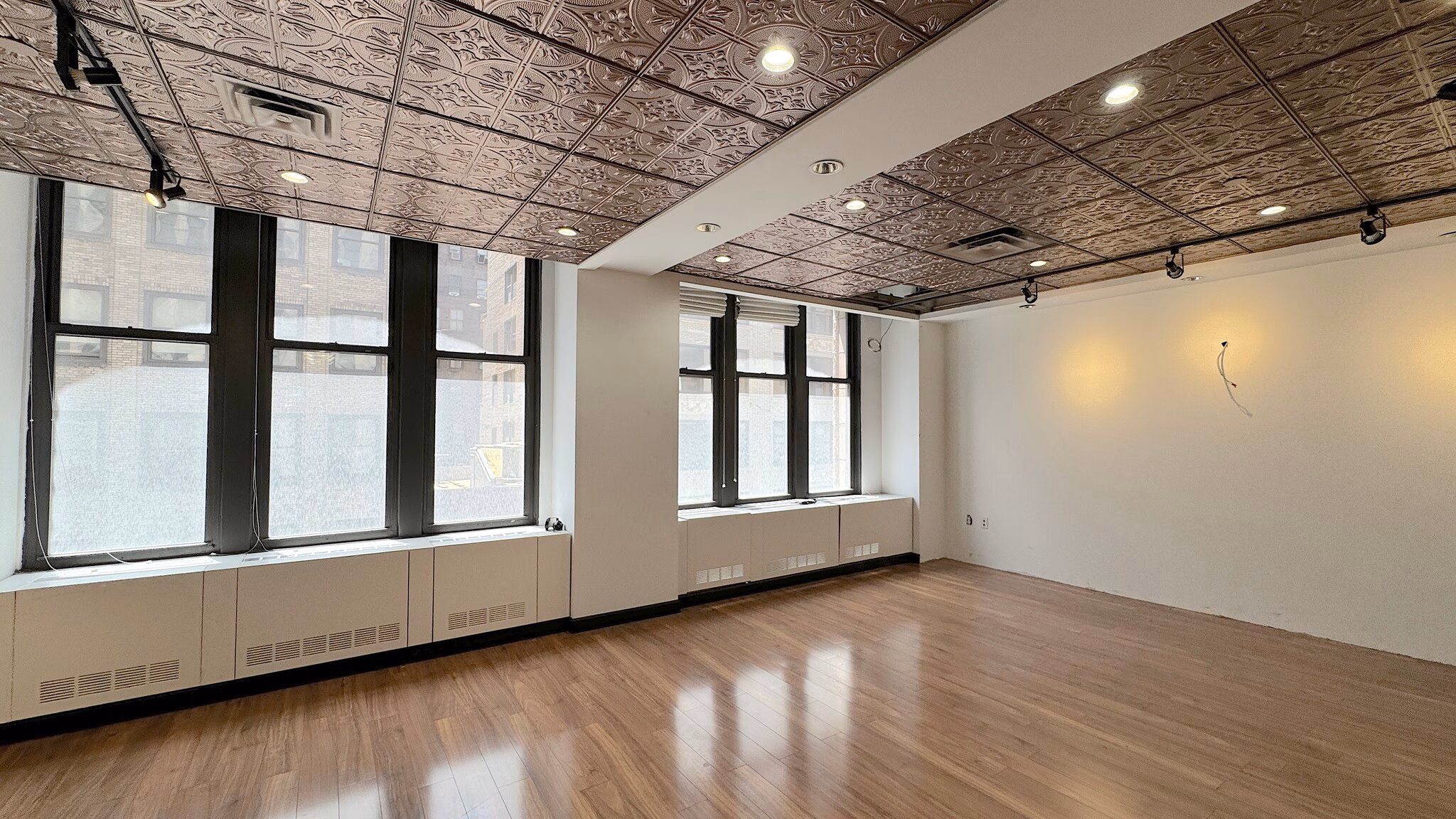 W 36th St, Garment District, Fully Built-Out Office Space For Lease 2,050 - 5,200 SF