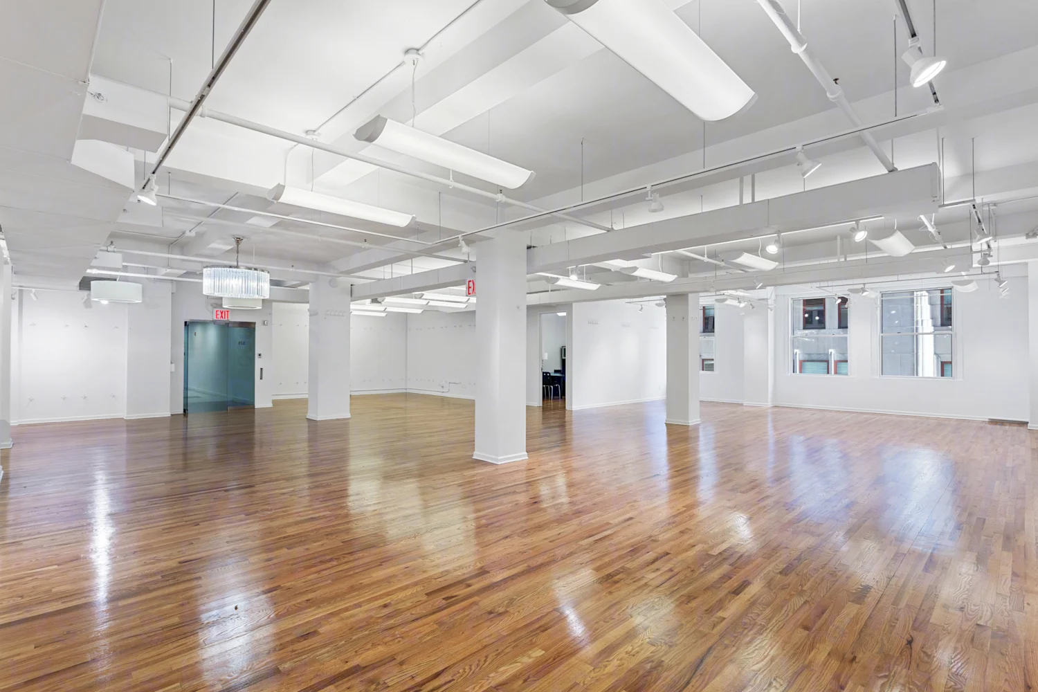W 33rd St, Penn Station, Fully Built-Out Office/Showroom Space For Lease 1,300 – 7,100 SF