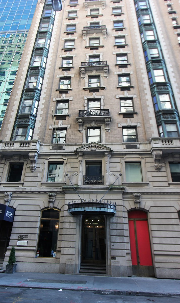 E 60th St, Plaza District, Fully Built-Out Space For Lease 2,800 SF