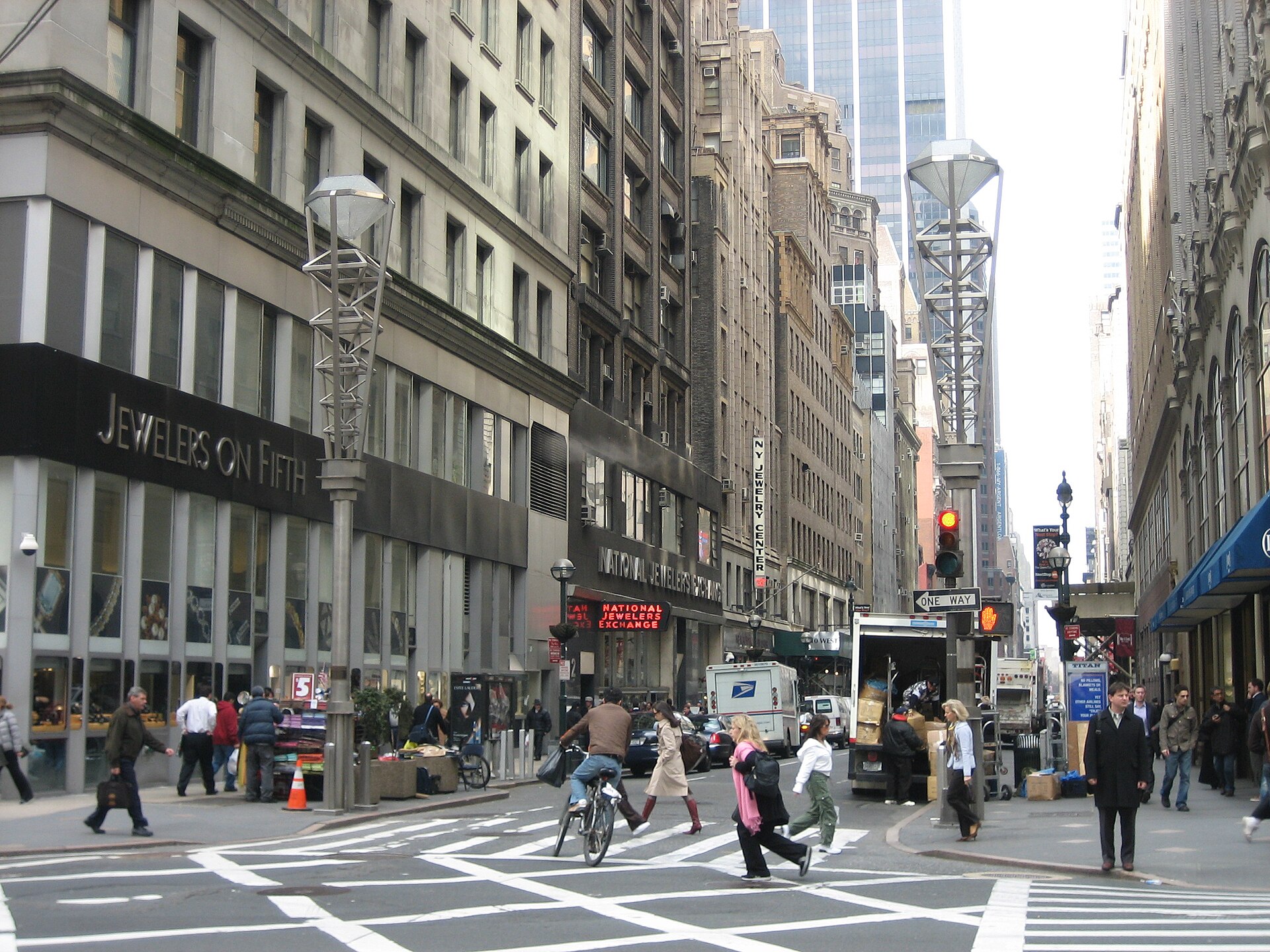 Diamond District Retail Space for Lease: Why NYC’s Jewelry Hub Remains One of the Best Retail Locations