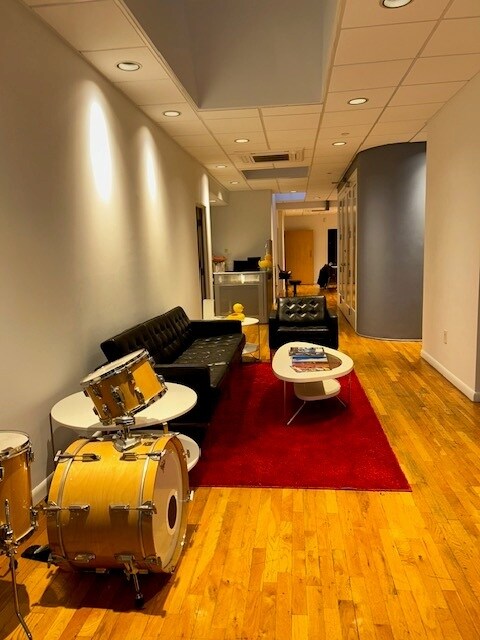 W 45th St 3