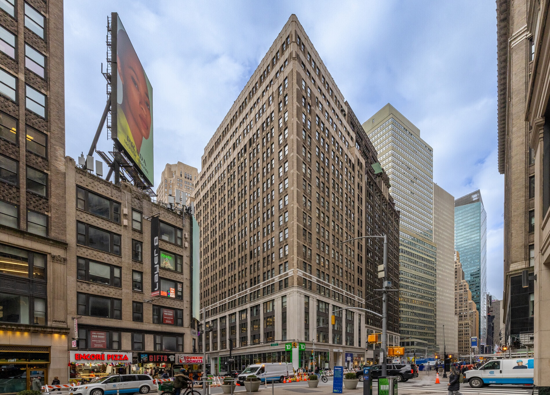 Broadway, Penn Station, NY Office Space For Rent 13,900 SF