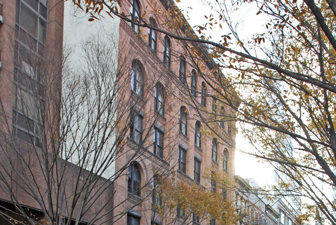 E 59th St, Plaza District, NY Office Space For Lease 2,400 SF