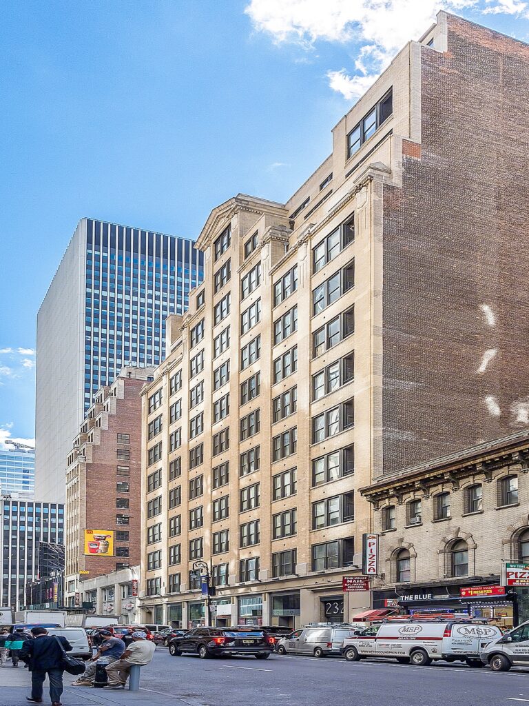 W 40th St, Times Square, Pre-Built Office Space For Lease 11,100 - 13,950 SF